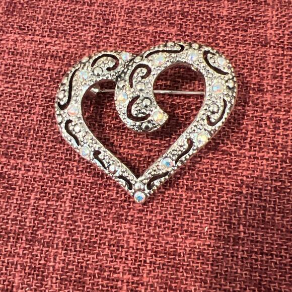 NWOT Faux Marcasite Heart with Aurora Borealis Crystal Rhinestones Brooch Pin - Picture 1 of 7